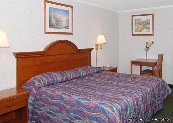 Rodeway Inn Madison Heights Room photo